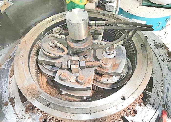 Vertical pellet mill 8